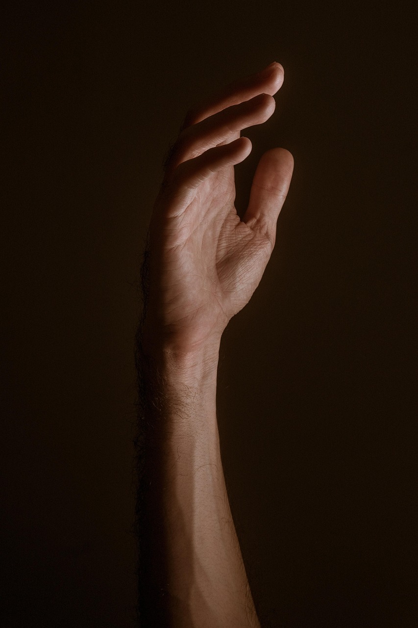 Welche Handgelenkshaltung signalisiert sofort Schwäche?